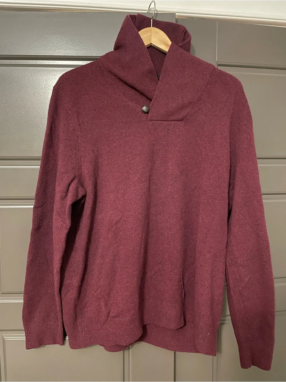 Banana Republic Size XL Burgundy Cashmere Sweater